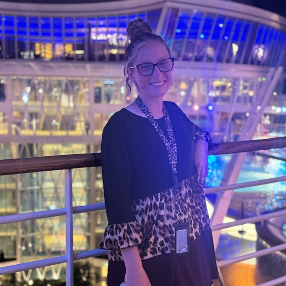 Meet your Posher, Grace Moore👋🏼 - Picture 7 of 14